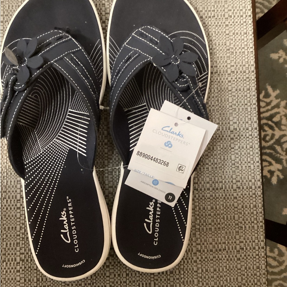 Clarks Navy Floral Cloudsteppers Thong Sandals